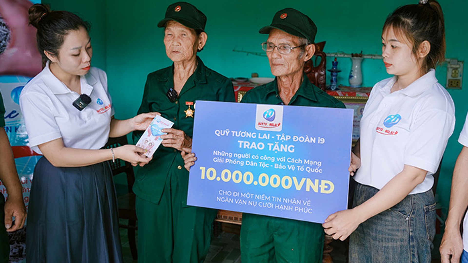 Nhân viên hỗ trợ khách hàng tg88