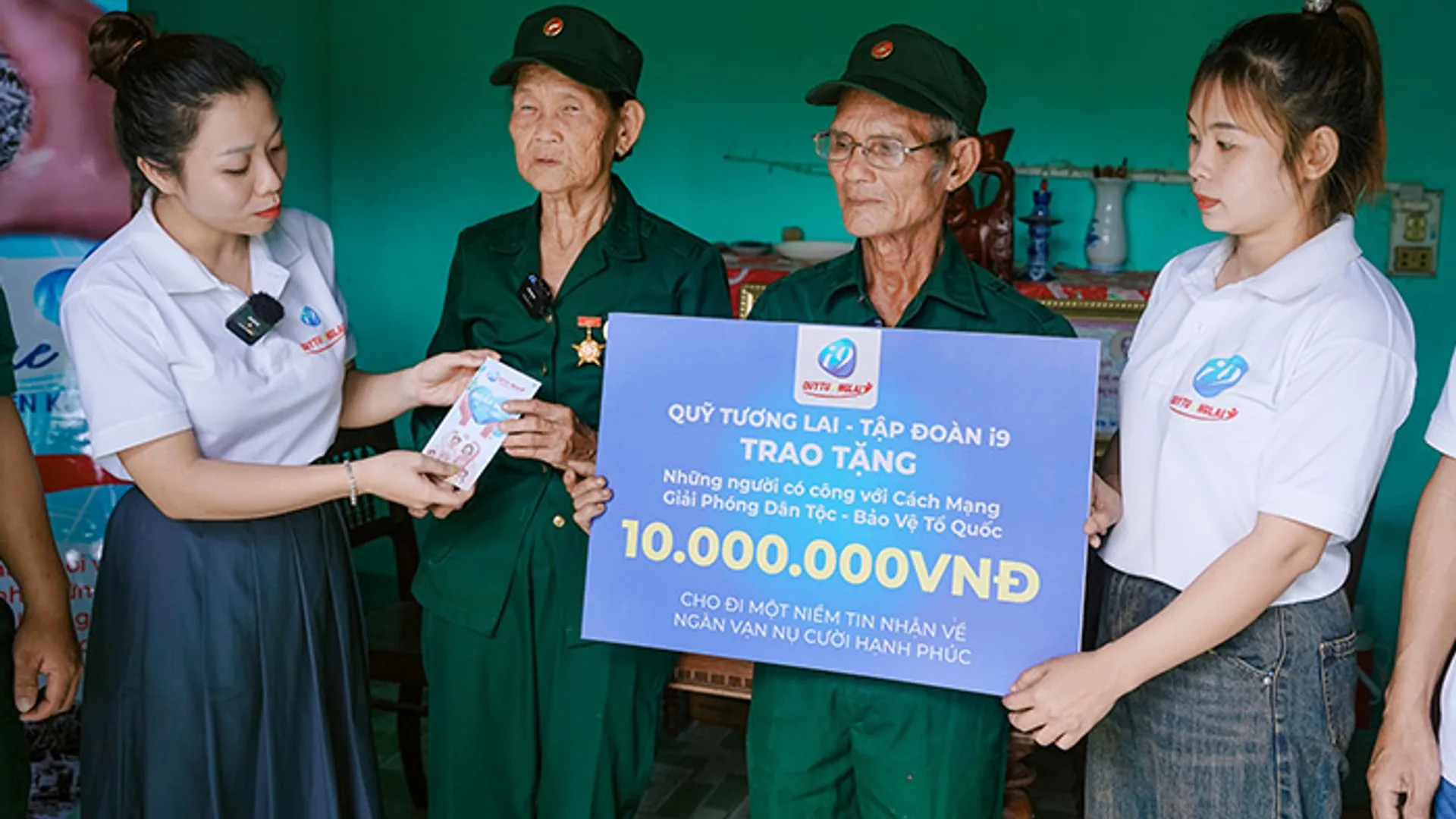 Nhân viên hỗ trợ khách hàng tg88